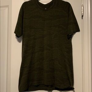 Lululemon Men’s Metal Vent Tech SS Tee, Sz L
Good Condition
